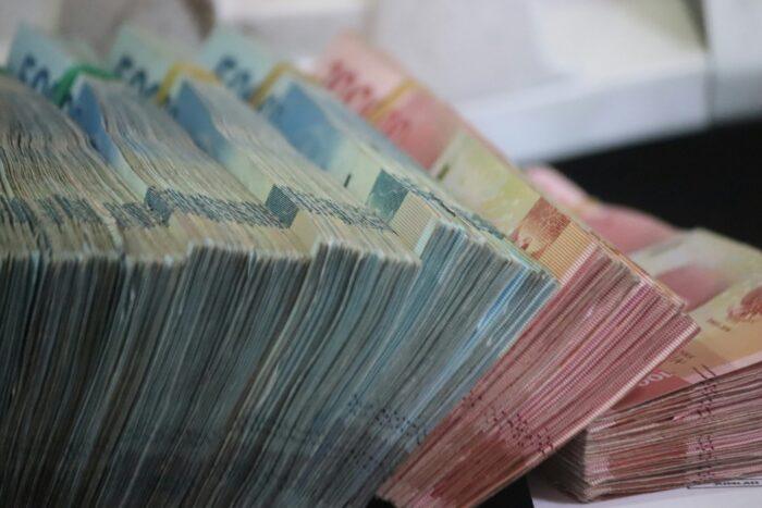 Are billionaires buying Governments?